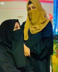 2 hijabi women