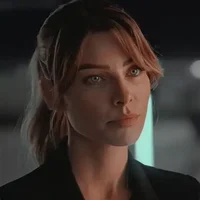 Chole Decker