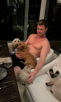 Chris Hemsworth 