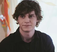 Evan Peters