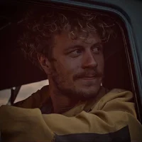 Максим Шустов