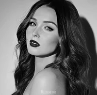 Camilla Luddington 