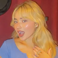 01 Sabrina Carpenter