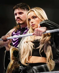 Liv Morgan Y Dominik