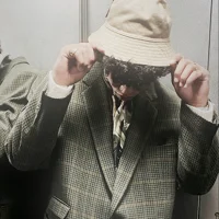 V - XANDER HAWTHORNE