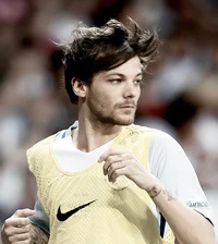 louis tomlinson - 16