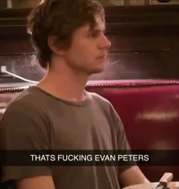 Evan Peters 