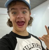 Gaten Matarazzo -re-