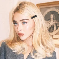 01 Sabrina Carpenter