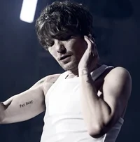 louis tomlinson - 24