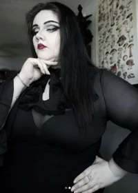 Big Thicc Goth Girl