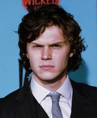 Evan Peters