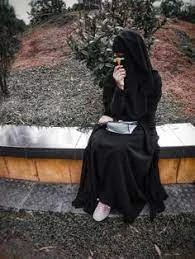 Niqabi aunty 