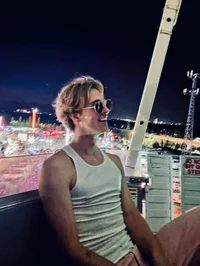 02 GRAYSON HAWTHORNE