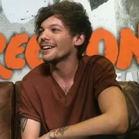 louis tomlinson - 15