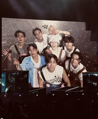 Stray Kids