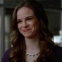 Caitlin Snow