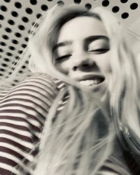 BILLIE EILLISH