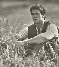 S1 GALE HAWTHORNE