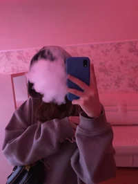 Tania vape girl