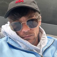 louis tomlinson - 23