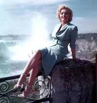 Giantess Marylin