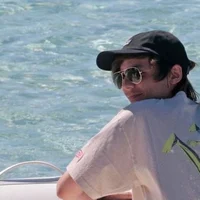 louis tomlinson - 17