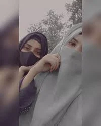 2 niqabi cousins