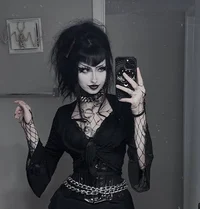 Trad goth girl