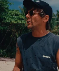 louis tomlinson - 25