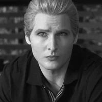 CARLISLE CULLEN