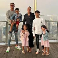 Ronaldo family 4