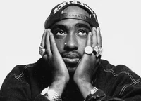 05 TUPAC SHAKUR 