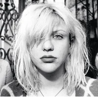 02 COURTNEY LOVE