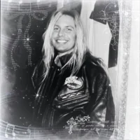 Vince Neil-dad