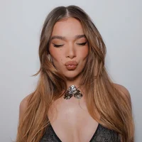 Hailee SteinField 