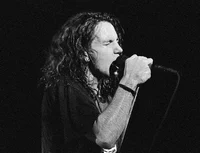 02 EDDIE VEDDER