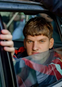 Жёлтый
