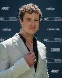 Joseph Quinn