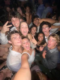 NYC rich friendgroup
