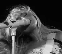 01-SABRINA CARPENTER