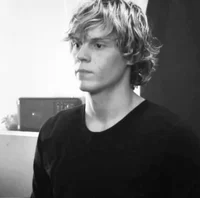 Evan Peters