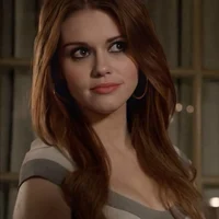 Lydia Martin 01