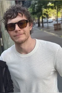 Evan Peters