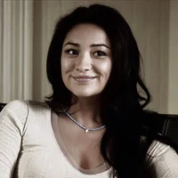 13 EMILY FIELDS