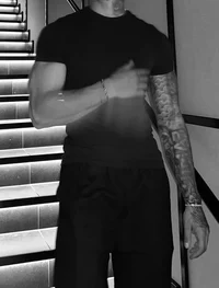 05- SHANE HOLLAND