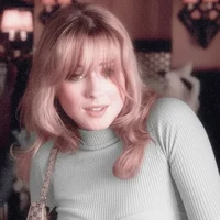 04 Monique Valentine