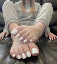 Giantess White Toes