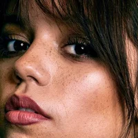 Close Jenna Ortega