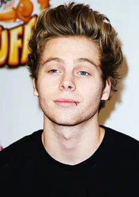 Luke Hemmings 